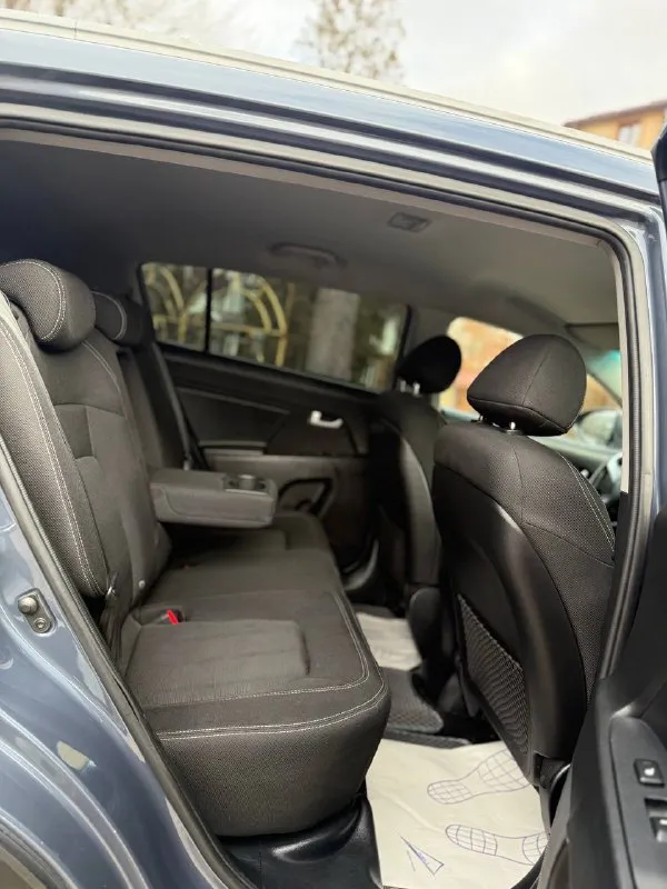 Продам kia sportage 2014 года (рестайлинг) 1430000 торг ( пробег 135т) обслужена от и до. двигатель работает (идеально) объём - 2.0л. мотор коробка автомат aisin листает отменно лобовое без трещин, сколов. подогрев руля подогрев переднего заднего ряда сидений датчик света дождя задний парктроник камера заднего вида хорошая мультимедиа помощь при спуске все вопросы по телефону +79081827373 феникс +79494737372 📞 🇷🇺 звоните: +7(908)1827373 - фотография - 9