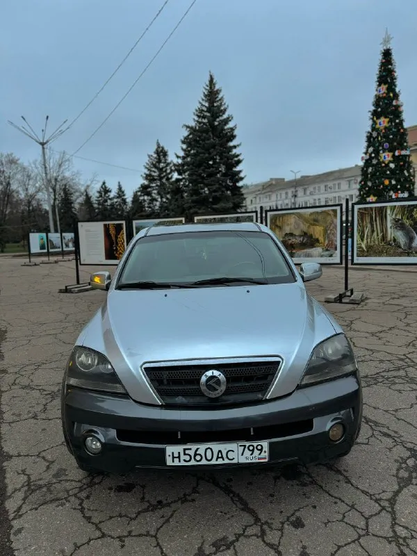Продам kia sorento ♦️700.000₽♦️ 2.5 дизель на автомате! состояние отличное, привод полный. салон кожа, комплектация люк, мультируль, подогревы сидений, рабочий климат, дерево, 7 мест, самая максимальная что была! технически в отличном состоянии, по подвеске ничего не брякает, мотор не дымит не троит работает как часы! коробка классический автомат без пинков и рывков! резина bridgestone at. пробег 247т. км любое переоформление мрео. с vin номерами проблем нет! г. макеевка +79498391971 📞 🇷🇺 звоните: +79498391971 - фотография - 2