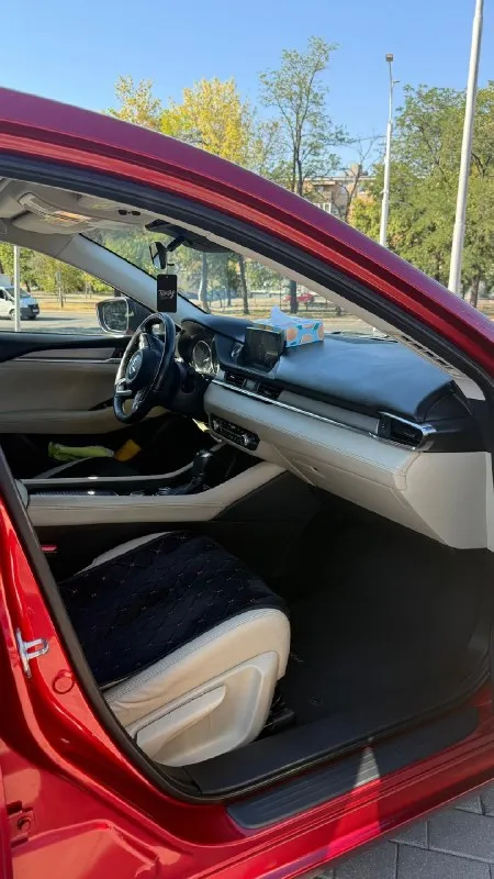 🚗mazda 6 2020г. 🚗 touring двигатель - 2,5 атмосфера (бензин) skyactiv- g2,5l dohc16-valve пробег 115т. родной машина личная, езжу на ней год, полностью обслужена. кожаный салон, люк, бесключевой доступ, кнопка старт/стоп, адаптивный круиз контроль, датчики слепых зон, камера заднего вида, мульти руль, двух зонный климат контроль, спорт режим (не разу не включала), удержание в полосе, подогрев сидений, атермальные стекла (машина сделана для южной америки), эл. ручник, карплей,19 колеса (родные) и много всяких плюшек… vin jm1gl1vm4m1603203 на машине не разу не было не одного нарушения(штрафа), документы полностью в порядке, на местном учете донецк цена 2550 000₽ по всем вопросам звоните +79495072025 +79495072024 разумный торг у капота 📞 🇷🇺 звоните: +79495072025 - фотография - 3