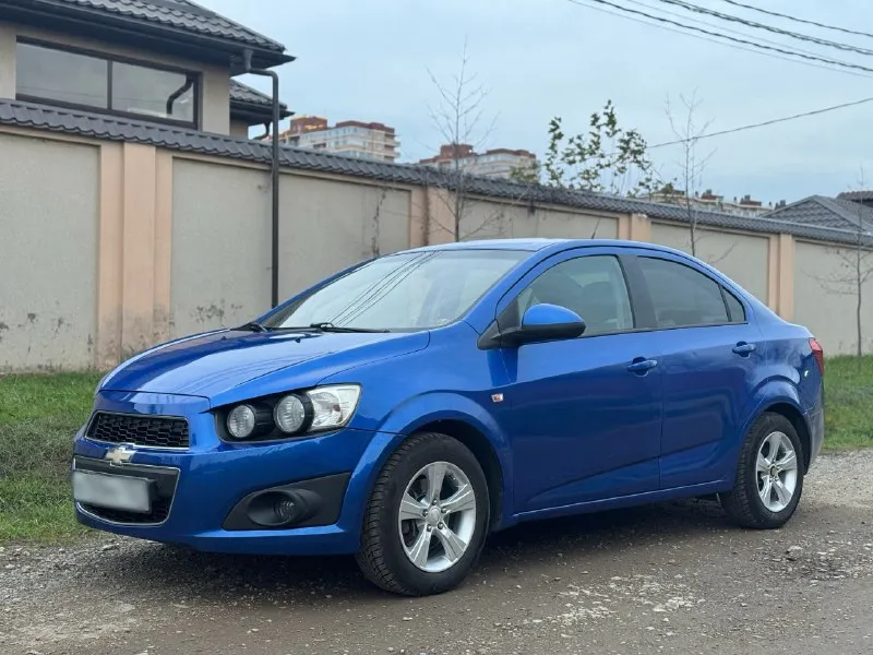 Продам chevrolet aveo т300 коробка автомат. год выпуска 2013 объем: 1,6 бензин. пробег: 150 тыс. км. ✅ 1 владелец с салона. ✅ гнили, рыжиков нигде нет. все стекла родные. просторный автомобиль. расход топлива приятно радует. полностью обслужен от и до. из глобального, новый комплект грм и помпа. свежие тормозные диски и колодки. мотор, коробка - без каких-либо нареканий. подвеска идеальная, без стуков. все работает как должно. хорошая комплектация: мультируль, подогрев сидений. эл. рег. фар и зеркал. 4 стелоподъемника и другое. ✅ сделан отличный свет. ✅ установлена сигнализация с автозапуском. два комплекта резины. зима, лето. машиной будете довольны. цена: 735 ₽ торг будет! по всем вопросам звоните. +7 (949) 813-10-44 нахожусь в донецке. 📞 🇷🇺 звоните: +79498131044 - фотография - 4