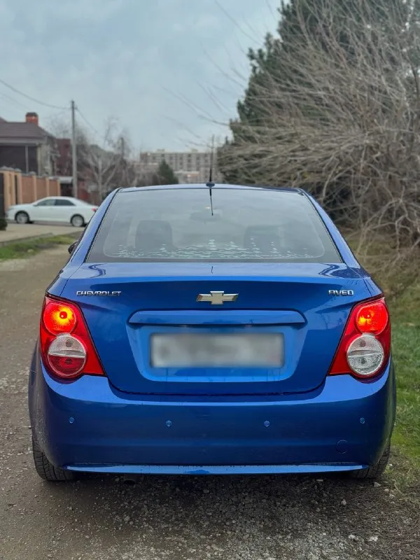 Продам chevrolet aveo т300 коробка автомат. год выпуска 2013 объем: 1,6 бензин. пробег: 150 тыс. км. ✅ 1 владелец с салона. ✅ гнили, рыжиков нигде нет. все стекла родные. просторный автомобиль. расход топлива приятно радует. полностью обслужен от и до. из глобального, новый комплект грм и помпа. свежие тормозные диски и колодки. мотор, коробка - без каких-либо нареканий. подвеска идеальная, без стуков. все работает как должно. хорошая комплектация: мультируль, подогрев сидений. эл. рег. фар и зеркал. 4 стелоподъемника и другое. ✅ сделан отличный свет. ✅ установлена сигнализация с автозапуском. два комплекта резины. зима, лето. машиной будете довольны. цена: 735 ₽ торг будет! по всем вопросам звоните. +7 (949) 813-10-44 нахожусь в донецке. 📞 🇷🇺 звоните: +79498131044 - фотография - 5