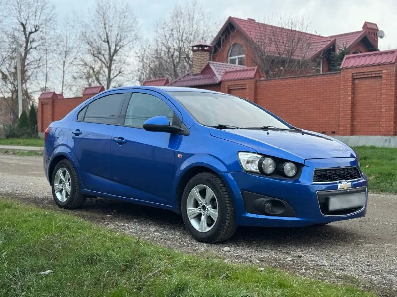 Продам chevrolet aveo т300 коробка автомат. год выпуска 2013 объем: 1,6 бензин. пробег: 150 тыс. км. ✅ 1 владелец с салона. ✅ гнили, рыжиков нигде нет. все стекла родные. просторный автомобиль. расход топлива приятно радует. полностью обслужен от и до. из глобального, новый комплект грм и помпа. свежие тормозные диски и колодки. мотор, коробка - без каких-либо нареканий. подвеска идеальная, без стуков. все работает как должно. хорошая комплектация: мультируль, подогрев сидений. эл. рег. фар и зеркал. 4 стелоподъемника и другое. ✅ сделан отличный свет. ✅ установлена сигнализация с автозапуском. два комплекта резины. зима, лето. машиной будете довольны. цена: 735 ₽ торг будет! по всем вопросам звоните. +7 (949) 813-10-44 нахожусь в донецке. 📞 🇷🇺 звоните: +79498131044 - фотография - 6