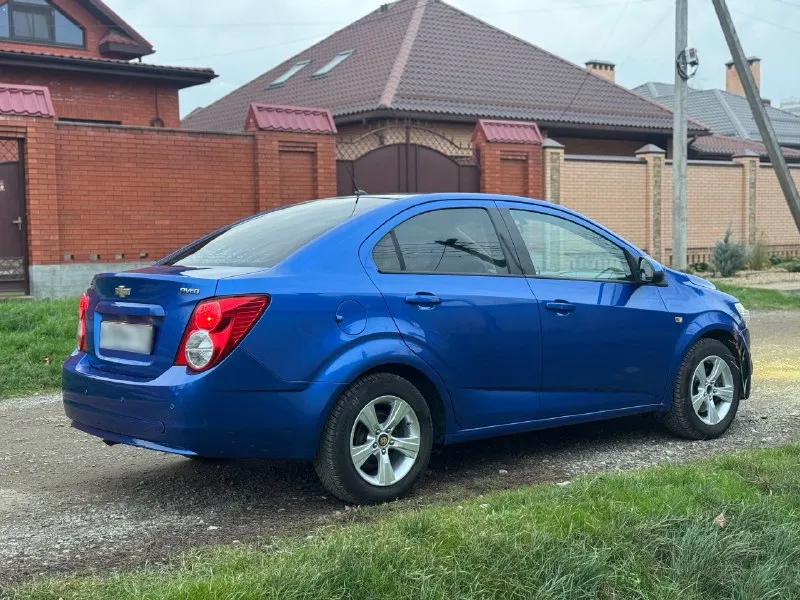 Продам chevrolet aveo т300 коробка автомат. год выпуска 2013 объем: 1,6 бензин. пробег: 150 тыс. км. ✅ 1 владелец с салона. ✅ гнили, рыжиков нигде нет. все стекла родные. просторный автомобиль. расход топлива приятно радует. полностью обслужен от и до. из глобального, новый комплект грм и помпа. свежие тормозные диски и колодки. мотор, коробка - без каких-либо нареканий. подвеска идеальная, без стуков. все работает как должно. хорошая комплектация: мультируль, подогрев сидений. эл. рег. фар и зеркал. 4 стелоподъемника и другое. ✅ сделан отличный свет. ✅ установлена сигнализация с автозапуском. два комплекта резины. зима, лето. машиной будете довольны. цена: 735 ₽ торг будет! по всем вопросам звоните. +7 (949) 813-10-44 нахожусь в донецке. 📞 🇷🇺 звоните: +79498131044 - фотография - 7