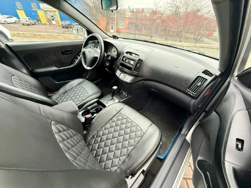 💶 цена:740.000р 📮 город:донецк 🚘 марка / модель:hyundai elantra 📅 год выпуска:2006 📊 пробег:230.000км ⛽ двигатель (тип, объем, ):бензин 1.6 🔧 тип кпп:автомат 📝 описание:машина в очень хорошем состоянии. кузов без рыжиков и гнили, полностью обслужена, хорошая комплектация. климат работает. переоформление без проблем. возможна продажа в кредит. ☎ контактный телефон:+79495001160(телеграм) 📞 🇷🇺 звоните: +79495001160 - фотография - 10