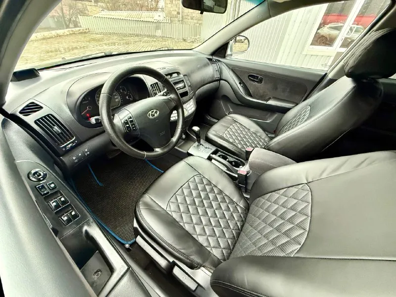 💶 цена:740.000р 📮 город:донецк 🚘 марка / модель:hyundai elantra 📅 год выпуска:2006 📊 пробег:230.000км ⛽ двигатель (тип, объем, ):бензин 1.6 🔧 тип кпп:автомат 📝 описание:машина в очень хорошем состоянии. кузов без рыжиков и гнили, полностью обслужена, хорошая комплектация. климат работает. переоформление без проблем. возможна продажа в кредит. ☎ контактный телефон:+79495001160(телеграм) 📞 🇷🇺 звоните: +79495001160 - фотография - 8