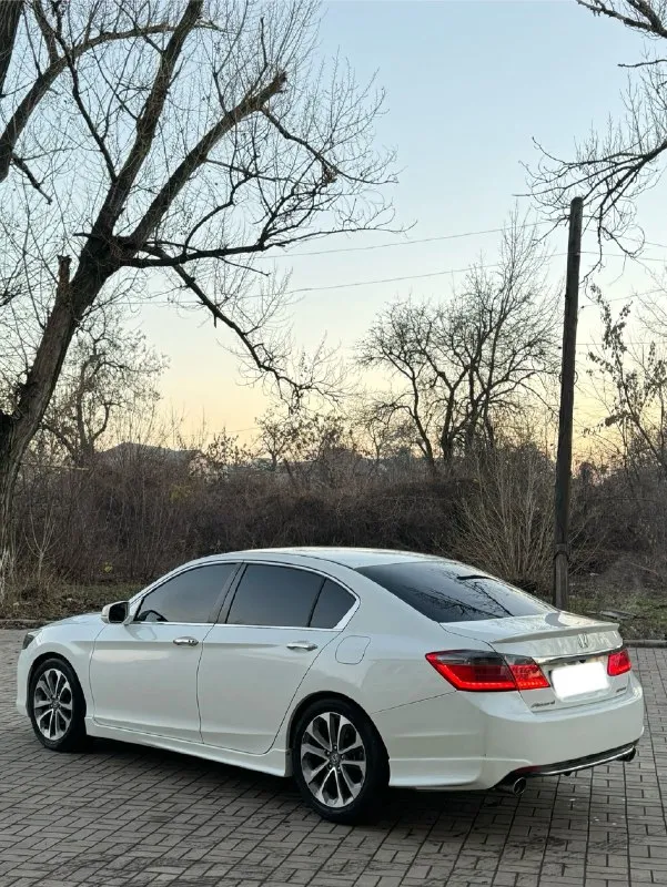 Honda accord 💰1.270.000💰 2014г 2.4 мт srort версия (180 лс) пробег 235.000 родной, любые проверки! мотор в отличном состоянии, едет как ракета 🚀, при этом не дымит, масло не ест, не троит, все отлично! мкпп, не выбивает, не хрустит, не воет! переключает мягко, комфортно, легкая в езде! ходовая без нареканий, ничего не гремит, не стучит, мягкая комфортная) и при этом очень быстрая тачка) 🚀🚀🚀 по электрике все есть необходимое, и все работают исправно, без каких либо нареканий! документы чистые, без запретов, без штрафов, любое переоформление где угодно! можно с моим присутствием по желанию. осмотр г. макеевка связь +7949-607-32-69 +7949-489-08-56 есть тг цена 1.270.000 руб торг реальному клиенту круче тачки, за эти бабки, не взять! дешевая в обслуживание, маленький расход, крутой вид, прекрасно рулится, и едет как ракета 🚀 📞 🇷🇺 звоните: +79496073269 - фотография - 3