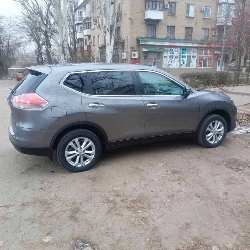 🚗 в продаже ниссан x-trail 2015 г. в. автомобиль действительно в отличном состоянии с 2 владельцами и с родным пробегом 151 тыс км. техническая часть в идеале, абсолютно никаких вложений. пробег подтверждается автотекой и заказ нарядами за предыдущие годы. оригинальный птс. 2 ключа. жирная комплектация: -автозапуск -кнопка старт/стоп, бесключевой доступ -климат контроль -подогревы стекол, сидений -электропривод багажника -круиз контроль -электро ручник. -омыватели фар и др. салон также отлично сохранился, не изношен. юридически чистая. цена 1 560 000. хороший торг возле авто. донецк кировский район. +79491452569 вадим. цена: 1560000 ₽ 📲 tg: юлия артуровна 📞 🇷🇺 звоните: +79491452569 авторынок днр донецк - фотография - 3