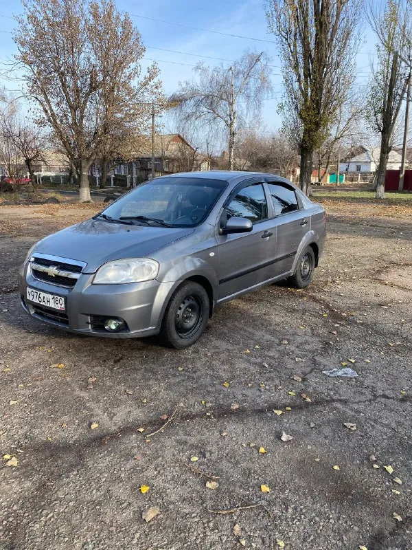 Продам замечательный автомобиль собственник авео т250 1.5 л. мощность 86 л. с корея концерн gm второй хозяин машина хозяйская, два ключа, два пульта работает абсолютно все не гнилая, не варенная, так как в этом нет необходимости установлено в авто - хороший свет новые броне провода, свечи, масла и фильтра, бензонасос, рхх, тормозные колодки так же установлена хорошая акустика в машине есть гур, кондиционер, парктроник, электро регулировка зеркал из салона, подогрев заднего стекла. зимние колеса r14 резина 75% запаска, домкрат в комплекте цена 450т. ₽ (торг у капота ) любые проверки на любых сто фото сделаны 23.11.25 авто находится в торезе днр тел +7 (949) 464-34-48 📞 🇷🇺 звоните: +79494643448 - фотография - 2