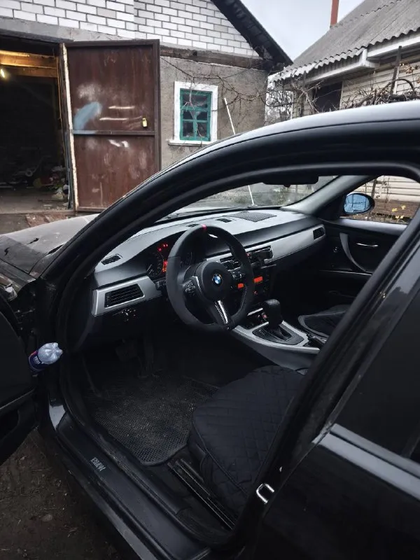 Продается bmw e90 – ваш идеальный спортивный седан! ищете автомобиль, который сочетает в себе мощь, стиль и комфорт? тогда обратите внимание на этот великолепный bmw e90 с 2-литровым двигателем! 🚗 основные характеристики: модель: bmw e90 двигатель: 2 литра, обеспечивающий отличную динамику и экономичность пробег: км год выпуска: [2006] цвет: [черный] кузов: седан, который сочетает в себе элегантность и спортивный характер ✨ преимущества: спортивные характеристики: мощный двигатель и точная управляемость делают каждую поездку незабываемой. этот автомобиль подарит вам истинное удовольствие от вождения! комфорт и технологии: оснащен современными системами безопасности и мультимедиа, которые делают каждую поездку комфортной и безопасной. стильный дизайн: элегантные линии кузова и характерные черты bmw создают неповторимый внешний вид, который привлечет внимание на дороге. 🔧 состояние: автомобиль находится в отличном состоянии, все технические обслуживания проводились вов 📞 звоните: +7(949)5208435 - фотография - 6