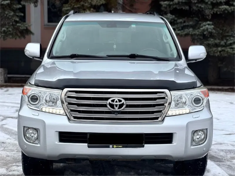 Продам toyota land cruiser 200 рестайлинг : 4.5 турбо год: 2013 кпп: автоматическая привод: полный пробег: 298.000 как новый не бит не крашен все, заводские стекла двойные два комплекта ключей и колес лето на 21 дисках полностью обслужена(заказ наряды есть), без дтп, пред максимальная комплектация. повторяю состояние авто редкое салон кузов техника на 200 процентов идеал все оригинал на всех деталях вин весь в заводе автотека зеленая еще детальней по телефону +79592852300 также воцап и телеграм +79097516960 срочно цена: 3🍋750 торг 📞 звоните: +7(959)2852300 - фотография - 6