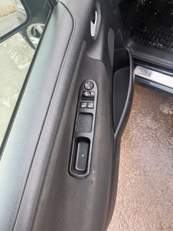 Peugeot 207, pegeot 207 год выпуска этой замечательной ласточки 2007 пробег 140,000 коробка автомат объём 1,6 машина бодрая, не одного рыжика стеклоподьемники, кондиционер. есть летняя резина. один косяк трещина на лобовом. хочу 385т. р маленький торг у капота ☎️ 959 546-61-60 📞 звоните: +7(959)5466160 - фотография - 10