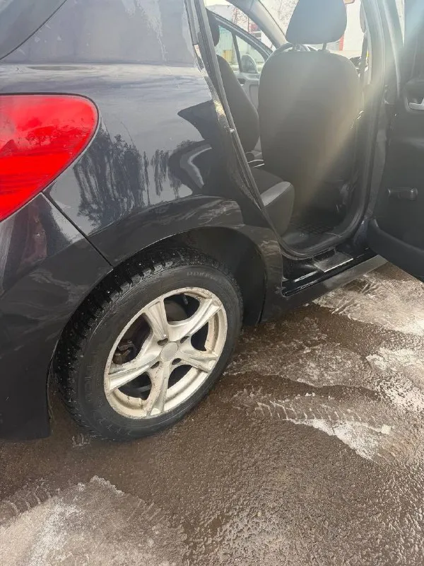 Peugeot 207, pegeot 207 год выпуска этой замечательной ласточки 2007 пробег 140,000 коробка автомат объём 1,6 машина бодрая, не одного рыжика стеклоподьемники, кондиционер. есть летняя резина. один косяк трещина на лобовом. хочу 385т. р маленький торг у капота ☎️ 959 546-61-60 📞 звоните: +7(959)5466160 - фотография - 4