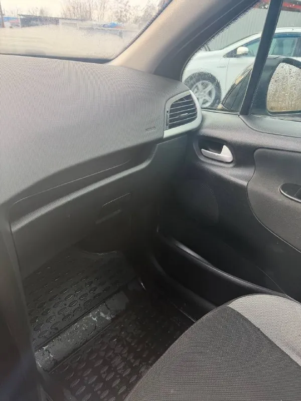 Peugeot 207, pegeot 207 год выпуска этой замечательной ласточки 2007 пробег 140,000 коробка автомат объём 1,6 машина бодрая, не одного рыжика стеклоподьемники, кондиционер. есть летняя резина. один косяк трещина на лобовом. хочу 385т. р маленький торг у капота ☎️ 959 546-61-60 📞 звоните: +7(959)5466160 - фотография - 9