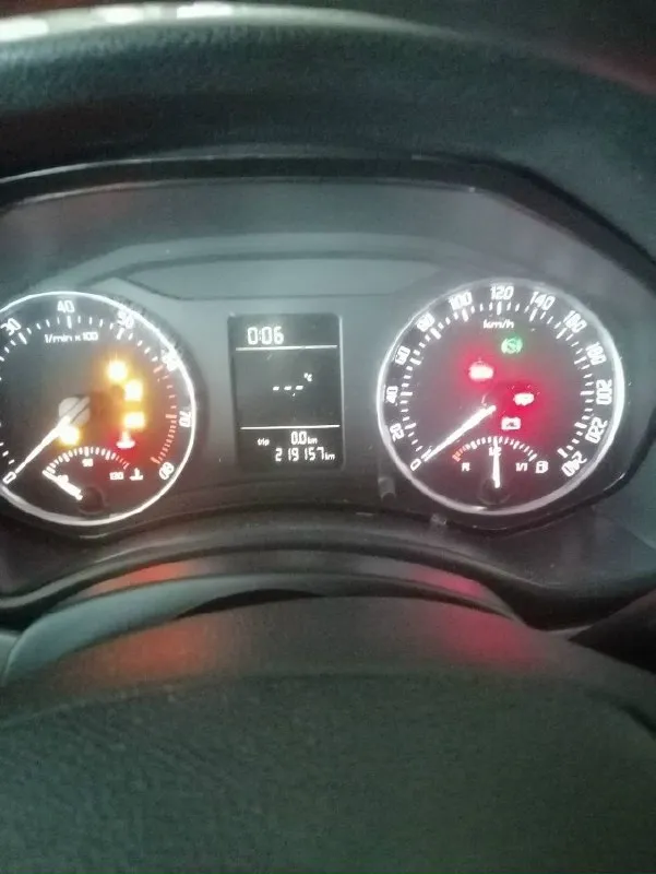 Харцызск skoda октавия а5 (рейсталинг) 2008г. 1.6 коробка автомат. авто после дтп. документы в норме, запретов, арестов нет, снята с учета. заводиться без проблем, на ходу, посторонних шумов нет, коробка не пинает. продам под восстановление, можно и под разбор. цена 350т. телефон. +79495192511. 📞 звоните: +7(949)5192511 - фотография - 3