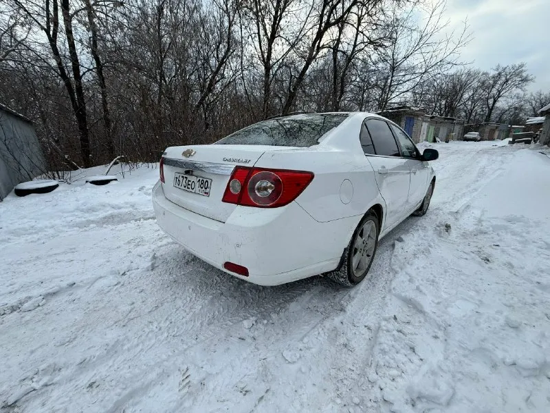 Chevrolet epica 2007 2.0 бензин коробка 5 ступенчатая механика, ходовка мячик, я владелец, документы в порядке, два ключа, есть моменты по лкп. недавно поменял свечи, колодки и масло. комплектация: ✅ круизконтроль ✅ кондиционер ✅ кожаный салон ✅ мультируль ✅ подогрев передних сидений ✅ сенсорная магнитола ✅ carplay ✅ камера заднего вида + видеорегистратор ✅ парктроники ✅ хорошая музыка ✅ электропривод водительского сидения ✅ подогрев заднего стекла ✅ led оптика ❗️цена: 470 т. р. + торг у капота осмотр в г. ясиноватая +79497294495 📞 звоните: +7(949)7294495 - фотография - 4