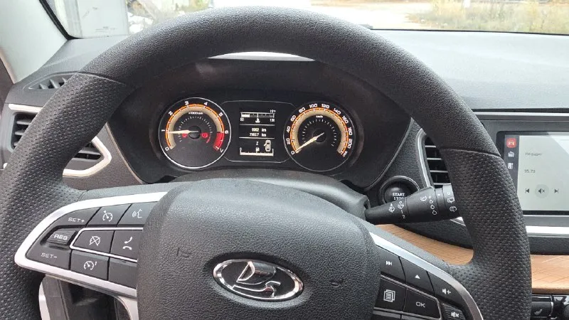 Продам vesta sw cross. куплена 16 декабря 2024 года. машина на гарантии. состояние нового авто. 8500 пробега! мкп. ф3699390 пройдено 0 то на 3 тысячах у дилера. круиз, led оптика, подогрев сидений, электрозеркала. установлен фаркоп у дилера, фальшпол в багажнике, эвоковрики. стоит сигнализация с автозапуском. сделан антикор. вкруг тонирована корейской плёнкой, спереди атермалка. зимние шины continental новые, на втором новом комплекте титанах. авто в кредите, на мне. я один владелец. закрою кредит, если будете забирать. смотреть в макеевке. +79493699390 переоформление только через мрэо. номера оставляю себе. причина продажи, нужны деньги! 📞 звоните: +7(949)3699390 - фотография - 3