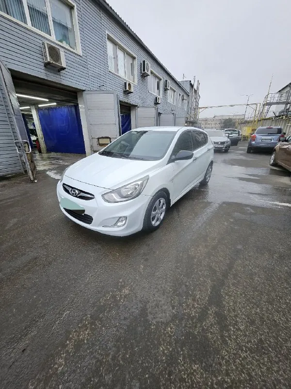 Автомобиль hyundai solaris 2014 г. в.1.4.ат. в превосходном состоянии. абсолютно весь целый. с зелён... - фотография