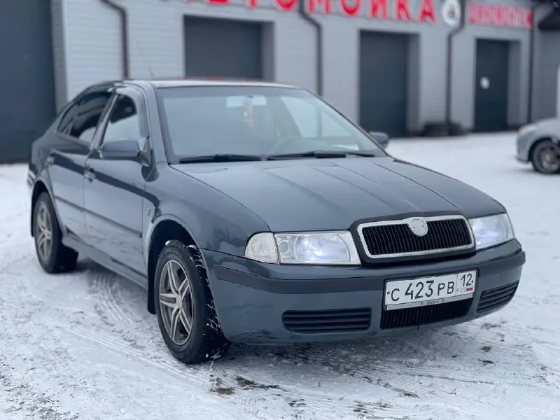 Продам skoda octavia год выпуска 2008 обьем 1.8 turbo л/с 150 автомобиль. в идеальном состоянии вложений не требует сел поехал двигатель в идеальном состоянии масло не ест не дымит турбина в отличном состоянии тяга отличная коробка в идеальнейшем состоянии не хрустит не выбивает ходовая в отличном состоянии не стучит не гремит дорогу держит отлично по кузову в отличном состоянии рыжиков гнили ржавчин нет дно пороги стаканы аланджероны в идеальном состоянии автомобиль в дтп не учавствовала геометрия кузова заводская салон чистый ухоженный сидение не продавлены не прокуреный комплектация хорошая кондиционер 2 стеклоподъемника подогрев сидений обогрев заднего стекла гур сигнализация с обратной связью музыка магнитафон с блютузом регулировка зеркал 2 подушки безопасности абс новая зимняя резина юридически все кристально чисто город осмотра мариуполь номер для связи +7 цена 565.000₽ 📞 звоните: +7(949)5637578 - фотография - 2