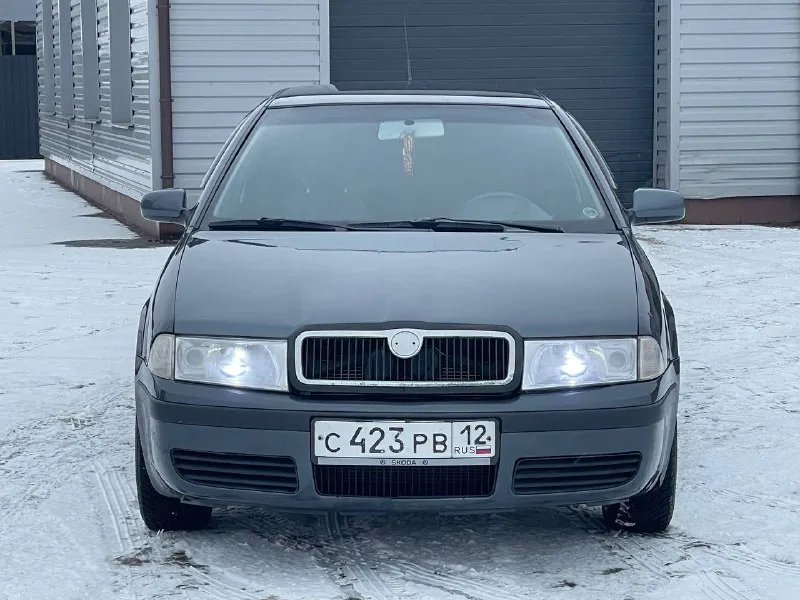 Продам skoda octavia год выпуска 2008 обьем 1.8 turbo л/с 150 автомобиль. в идеальном состоянии вложений не требует сел поехал двигатель в идеальном состоянии масло не ест не дымит турбина в отличном состоянии тяга отличная коробка в идеальнейшем состоянии не хрустит не выбивает ходовая в отличном состоянии не стучит не гремит дорогу держит отлично по кузову в отличном состоянии рыжиков гнили ржавчин нет дно пороги стаканы аланджероны в идеальном состоянии автомобиль в дтп не учавствовала геометрия кузова заводская салон чистый ухоженный сидение не продавлены не прокуреный комплектация хорошая кондиционер 2 стеклоподъемника подогрев сидений обогрев заднего стекла гур сигнализация с обратной связью музыка магнитафон с блютузом регулировка зеркал 2 подушки безопасности абс новая зимняя резина юридически все кристально чисто город осмотра мариуполь номер для связи +7 цена 565.000₽ 📞 звоните: +7(949)5637578 - фотография - 3