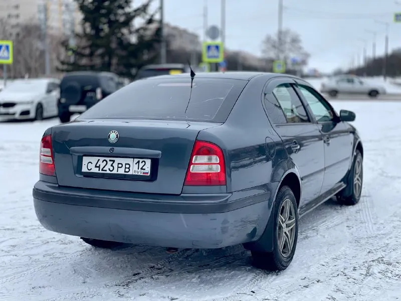Продам skoda octavia год выпуска 2008 обьем 1.8 turbo л/с 150 автомобиль. в идеальном состоянии вложений не требует сел поехал двигатель в идеальном состоянии масло не ест не дымит турбина в отличном состоянии тяга отличная коробка в идеальнейшем состоянии не хрустит не выбивает ходовая в отличном состоянии не стучит не гремит дорогу держит отлично по кузову в отличном состоянии рыжиков гнили ржавчин нет дно пороги стаканы аланджероны в идеальном состоянии автомобиль в дтп не учавствовала геометрия кузова заводская салон чистый ухоженный сидение не продавлены не прокуреный комплектация хорошая кондиционер 2 стеклоподъемника подогрев сидений обогрев заднего стекла гур сигнализация с обратной связью музыка магнитафон с блютузом регулировка зеркал 2 подушки безопасности абс новая зимняя резина юридически все кристально чисто город осмотра мариуполь номер для связи +7 цена 565.000₽ 📞 звоните: +7(949)5637578 - фотография - 4