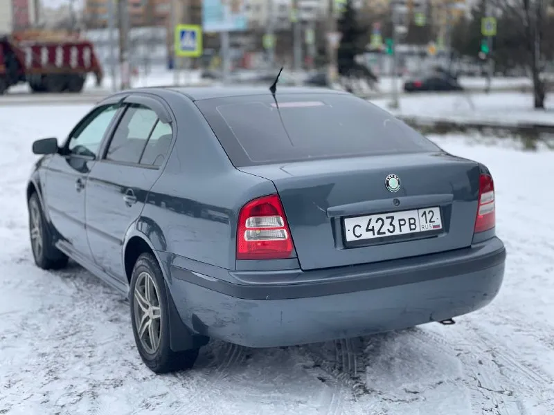 Продам skoda octavia год выпуска 2008 обьем 1.8 turbo л/с 150 автомобиль. в идеальном состоянии вложений не требует сел поехал двигатель в идеальном состоянии масло не ест не дымит турбина в отличном состоянии тяга отличная коробка в идеальнейшем состоянии не хрустит не выбивает ходовая в отличном состоянии не стучит не гремит дорогу держит отлично по кузову в отличном состоянии рыжиков гнили ржавчин нет дно пороги стаканы аланджероны в идеальном состоянии автомобиль в дтп не учавствовала геометрия кузова заводская салон чистый ухоженный сидение не продавлены не прокуреный комплектация хорошая кондиционер 2 стеклоподъемника подогрев сидений обогрев заднего стекла гур сигнализация с обратной связью музыка магнитафон с блютузом регулировка зеркал 2 подушки безопасности абс новая зимняя резина юридически все кристально чисто город осмотра мариуполь номер для связи +7 цена 565.000₽ 📞 звоните: +7(949)5637578 - фотография - 5