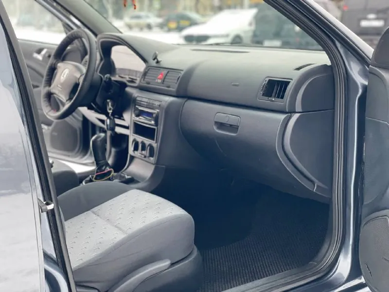 Продам skoda octavia год выпуска 2008 обьем 1.8 turbo л/с 150 автомобиль. в идеальном состоянии вложений не требует сел поехал двигатель в идеальном состоянии масло не ест не дымит турбина в отличном состоянии тяга отличная коробка в идеальнейшем состоянии не хрустит не выбивает ходовая в отличном состоянии не стучит не гремит дорогу держит отлично по кузову в отличном состоянии рыжиков гнили ржавчин нет дно пороги стаканы аланджероны в идеальном состоянии автомобиль в дтп не учавствовала геометрия кузова заводская салон чистый ухоженный сидение не продавлены не прокуреный комплектация хорошая кондиционер 2 стеклоподъемника подогрев сидений обогрев заднего стекла гур сигнализация с обратной связью музыка магнитафон с блютузом регулировка зеркал 2 подушки безопасности абс новая зимняя резина юридически все кристально чисто город осмотра мариуполь номер для связи +7 цена 565.000₽ 📞 звоните: +7(949)5637578 - фотография - 8