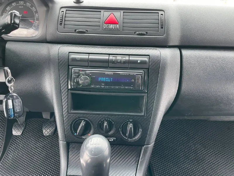 Продам skoda octavia год выпуска 2008 обьем 1.8 turbo л/с 150 автомобиль. в идеальном состоянии вложений не требует сел поехал двигатель в идеальном состоянии масло не ест не дымит турбина в отличном состоянии тяга отличная коробка в идеальнейшем состоянии не хрустит не выбивает ходовая в отличном состоянии не стучит не гремит дорогу держит отлично по кузову в отличном состоянии рыжиков гнили ржавчин нет дно пороги стаканы аланджероны в идеальном состоянии автомобиль в дтп не учавствовала геометрия кузова заводская салон чистый ухоженный сидение не продавлены не прокуреный комплектация хорошая кондиционер 2 стеклоподъемника подогрев сидений обогрев заднего стекла гур сигнализация с обратной связью музыка магнитафон с блютузом регулировка зеркал 2 подушки безопасности абс новая зимняя резина юридически все кристально чисто город осмотра мариуполь номер для связи +7 цена 565.000₽ 📞 звоните: +7(949)5637578 - фотография - 9