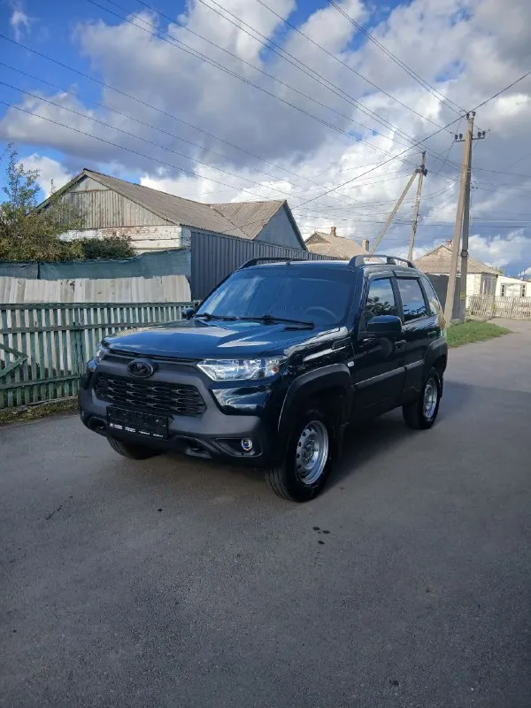 Продам нива тревел в отличном состоянии без вложений.2023год пробег 60 тыс км. комплектация кондицио... - фотография