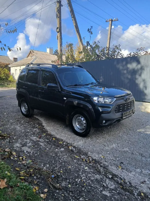 Продам нива тревел в отличном состоянии без вложений.2023год пробег 60 тыс км. комплектация кондиционер подогревы зеркал сидений стекла. хорошая музыка. центраальный замок. и т. д.+79497142206. 📲 tg: ваня 📞 звоните: +7(949)7142206 - фотография - 2