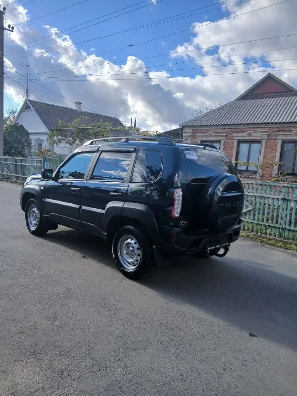 Продам нива тревел в отличном состоянии без вложений.2023год пробег 60 тыс км. комплектация кондиционер подогревы зеркал сидений стекла. хорошая музыка. центраальный замок. и т. д.+79497142206. 📲 tg: ваня 📞 звоните: +7(949)7142206 - фотография - 4