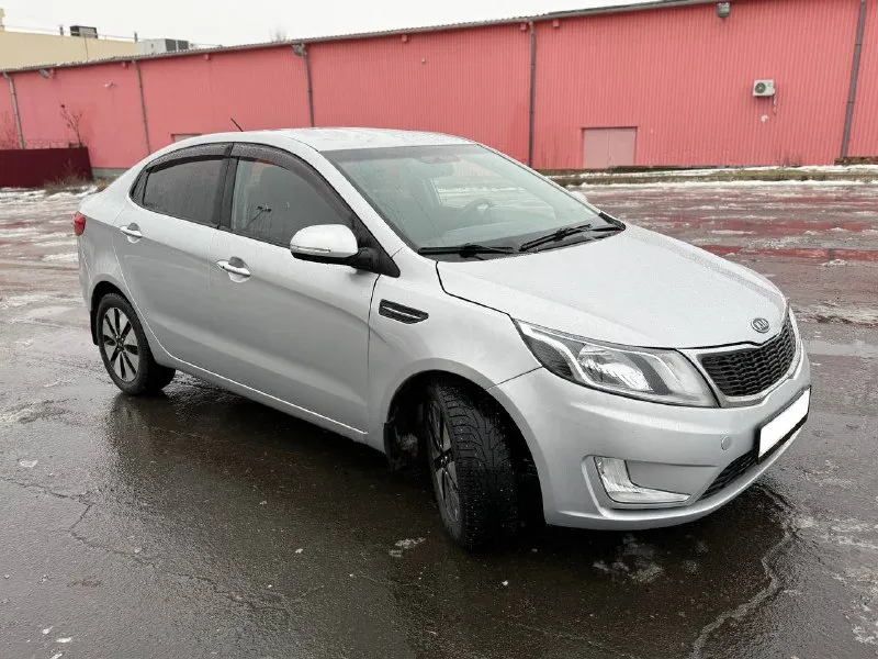 Kia rio 2012 год мотор 1.6 бензин автомат. оригинальный пробег 171000км в хорошем состоянии, стекла все заводские включая лобовое. безопасность вся на месте. мотор коробка на 5 работает ровно без посторонних шумов, кузов оцинкованный без коррозии. самая максимальная комплектация premium! кнопка старт-стоп, безключевой доступ, климат контроль, круиз и др. полный комплект ключей, обслужена без вложений сел и поехал, с документами полный порядок! г. донецк цена 800т. р +79493710826 - фотография - 2