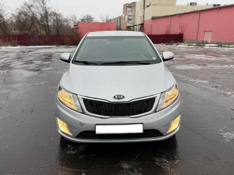 Kia rio 2012 год мотор 1.6 бензин автомат. оригинальный пробег 171000км в хорошем состоянии, стекла все заводские включая лобовое. безопасность вся на месте. мотор коробка на 5 работает ровно без посторонних шумов, кузов оцинкованный без коррозии. самая максимальная комплектация premium! кнопка старт-стоп, безключевой доступ, климат контроль, круиз и др. полный комплект ключей, обслужена без вложений сел и поехал, с документами полный порядок! г. донецк цена 800т. р +79493710826 - фотография - 3