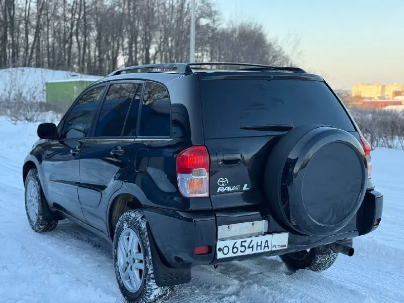 В продаже toyota rav4, двигатель - 2.0 л (1azfe) неубиваемый агрегат с цепным грм (20.02.2025) произведена замена цепи, роликов, помпы и т. д. автомат 4-х ступенчатый. , вечный, переключает отлично, . частичная замена масла - (08.06.2025) технически и эстетически нареканий нет, . ящик новых запчастей на последующие то в нагрузку. максимальная комплектация - люк, круиз, эл. сп, кондиционер и доводчики окон, кожаный салон. , двухсторонняя сигнализация starline, автозапуск, зимняя и летняя резина ‘continental’ в комплекте. контакты : +7 (949) 363-52-68 (есть «telegram») цена : 800,000 рублей. обмен не рассматриваю. территориально находится в г макеевка (центр) 📞 🇷🇺 звоните: +79493635268 - фотография - 5
