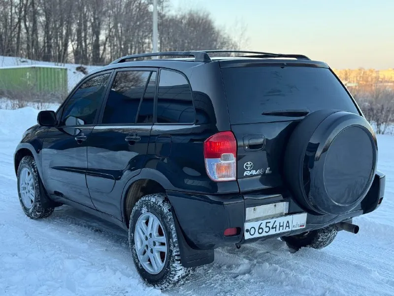 В продаже toyota rav4, двигатель - 2.0 л (1azfe) неубиваемый агрегат с цепным грм (20.02.2025) произведена замена цепи, роликов, помпы и т. д. автомат 4-х ступенчатый. , вечный, переключает отлично, . частичная замена масла - (08.06.2025) технически и эстетически нареканий нет, . ящик новых запчастей на последующие то в нагрузку. максимальная комплектация - люк, круиз, эл. сп, кондиционер и доводчики окон, кожаный салон. , двухсторонняя сигнализация starline, автозапуск, зимняя и летняя резина ‘continental’ в комплекте. контакты : +7 (949) 363-52-68 (есть «telegram») цена : 800,000 рублей. обмен не рассматриваю. территориально находится в г макеевка (центр) 📞 🇷🇺 звоните: +79493635268 - фотография - 6