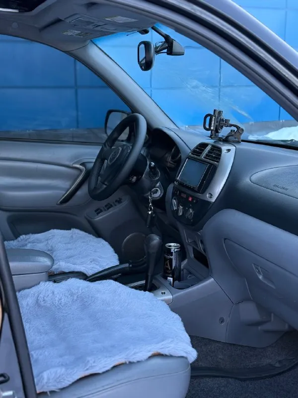 В продаже toyota rav4, двигатель - 2.0 л (1azfe) неубиваемый агрегат с цепным грм (20.02.2025) произведена замена цепи, роликов, помпы и т. д. автомат 4-х ступенчатый. , вечный, переключает отлично, . частичная замена масла - (08.06.2025) технически и эстетически нареканий нет, . ящик новых запчастей на последующие то в нагрузку. максимальная комплектация - люк, круиз, эл. сп, кондиционер и доводчики окон, кожаный салон. , двухсторонняя сигнализация starline, автозапуск, зимняя и летняя резина ‘continental’ в комплекте. контакты : +7 (949) 363-52-68 (есть «telegram») цена : 800,000 рублей. обмен не рассматриваю. территориально находится в г макеевка (центр) 📞 🇷🇺 звоните: +79493635268 - фотография - 7