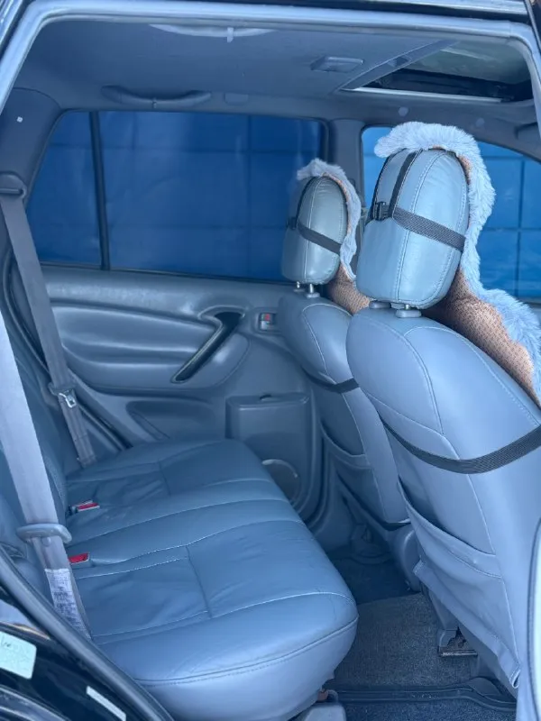 В продаже toyota rav4, двигатель - 2.0 л (1azfe) неубиваемый агрегат с цепным грм (20.02.2025) произведена замена цепи, роликов, помпы и т. д. автомат 4-х ступенчатый. , вечный, переключает отлично, . частичная замена масла - (08.06.2025) технически и эстетически нареканий нет, . ящик новых запчастей на последующие то в нагрузку. максимальная комплектация - люк, круиз, эл. сп, кондиционер и доводчики окон, кожаный салон. , двухсторонняя сигнализация starline, автозапуск, зимняя и летняя резина ‘continental’ в комплекте. контакты : +7 (949) 363-52-68 (есть «telegram») цена : 800,000 рублей. обмен не рассматриваю. территориально находится в г макеевка (центр) 📞 🇷🇺 звоните: +79493635268 - фотография - 8