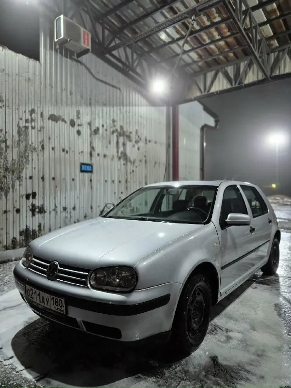 Продам volkswagen golf iv, 2001 г. двигатель: 1.4 (16 клапанов) кпп: механика — работает отлично состояние: ходовая часть в порядке ставил новые колодки, новые подушки двигателя, поменял все фильтра и масло 1500т назад аккумулятор стоит хороший в мороз заводиться без проблем, новый ремень генератор и ролики кузов живой, без гнили машина ухоженная, в хорошем состоянии комплектация: 4 электростеклоподъёмника esp, abs электролюк — полностью исправен, не течёт кондиционер заправлен, работает отлично (обслуживался летом) печка греет хорошо центральный замок дополнительно: хорошая зимняя резина документы в полном порядке переоформление без проблем осмотр: г. макеевка 📞 телефон: +7 (949) 398-72-74 💰 цена: 395 000 ₽, торг у капота 📞 звоните: +7(949)3987274 - фотография - 3