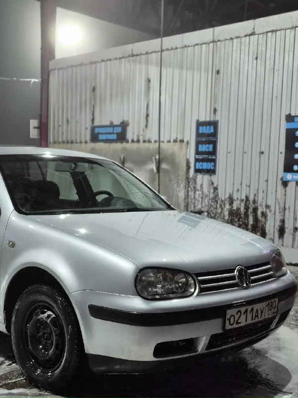 Продам volkswagen golf iv, 2001 г. двигатель: 1.4 (16 клапанов) кпп: механика — работает отлично состояние: ходовая часть в порядке ставил новые колодки, новые подушки двигателя, поменял все фильтра и масло 1500т назад аккумулятор стоит хороший в мороз заводиться без проблем, новый ремень генератор и ролики кузов живой, без гнили машина ухоженная, в хорошем состоянии комплектация: 4 электростеклоподъёмника esp, abs электролюк — полностью исправен, не течёт кондиционер заправлен, работает отлично (обслуживался летом) печка греет хорошо центральный замок дополнительно: хорошая зимняя резина документы в полном порядке переоформление без проблем осмотр: г. макеевка 📞 телефон: +7 (949) 398-72-74 💰 цена: 395 000 ₽, торг у капота 📞 звоните: +7(949)3987274 - фотография - 6