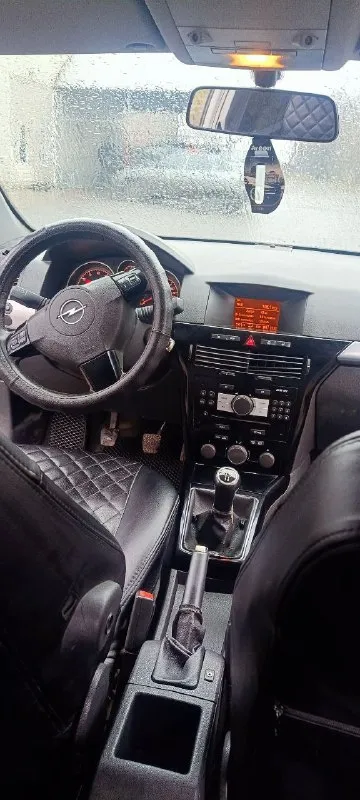 Opel астра h. 2008г. ✅ мотор 1.6. с пробегом( 85000т. контрактный ) на щитке 310000т. тянет отлично на все свои 115🐎 ✅коробка плавно все передачи на месте. ✅чистый и ухоженный салон 🚯🚭 ✅комплектация:кондиционер, подогрев сидений, зеркал,4эл. стеклоподъёмника, не плохая штатная музыка, и тд. .. ✅по кузову всё как на фото. дно пороги в идеальном состоянии 👆 ✅на данный момент без вложений ❗ сел и уехал за горизонт. ✅машина уже на зимней резине на 16 дисках. колёса которые на фото отдам в подарок 17 диски с новой резиной 👆 ✅цена 🎉450000₽. пока в продаже интересующий автомобиль. ✅даже самым быстрым торга к сожелению 🤷 нету. цена за авто в таком состоянии низ рынка 📉 даже на большой земле. ✅ на все вопросы отвечу по ☎️+7949-502-70-06 +7 949-036-72-81. осмотр горловка. на смотрины не езжу. 📞 звоните: +7(949)5027006 - фотография - 5