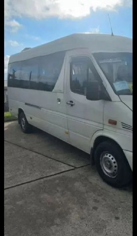 Г. донецк продам mercedes benz sprinter 18+1 2004 г. в. 313-тый 2.2 cdi 129 л. с. один владелец, он же водитель. работал по туристическим перевозкам, возил детей на экскурсии (‼️только в летний период), по крыму. автобус оборудован кондиционером с разводом по салону, мягкими откидными туристическими сидениями, с ремнями. имеется 2 доп. отопителя салона. готов к работе без ремонта и вложений. оборудован тахографом и системой глонасс, микрофон для экскурсовода. обслуживался своевременно, то пройден, страховка. птс оригинал. полностью родной металл, по авто ничего и нигде не варилось!!! за машиной ухаживали щепетильно. пробег 600+ трассовый. для своего года машина в шикарном состоянии, по технике работает всё на 5+. полный комплект ключей, документов. цена 1 250 000 ₽ телефон: +7(949)4739954. p. s. могу посоветовать как переоформить в категорию "в" или "с" законно за 2 недели, в донецке. 📞 звоните: +7(949)4739954 - фотография - 3