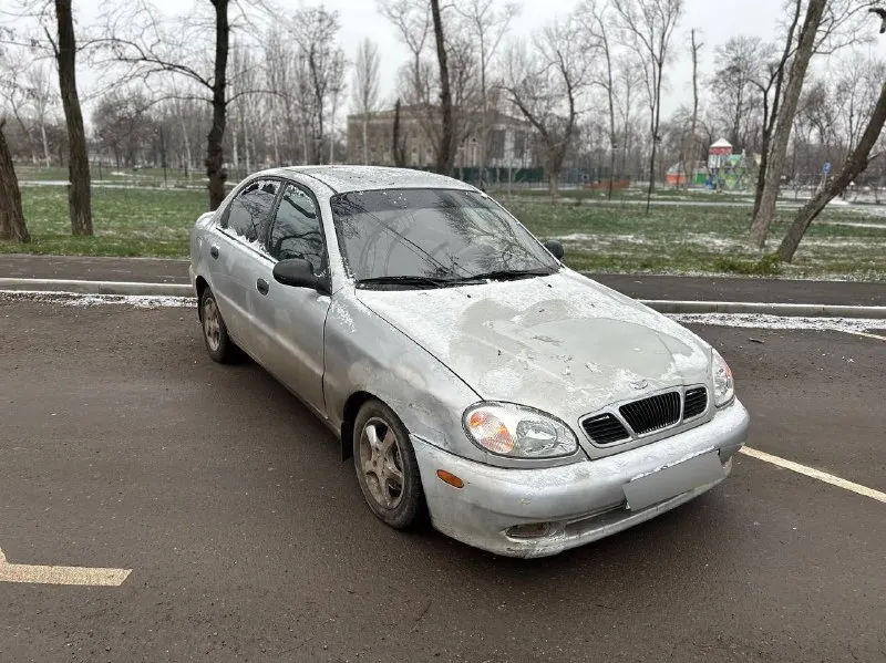 Продам daewoo lanos se (автомат) цена: 250.000руб : +79495867870 произведена в корее, продавалась в америке. в 2005 году приехала в калининград. кузов оцинкован. cобственник, учёт рф 180 регион, автомобиль каждый день на ходу. мотор 1.6 акпп гур кондиционер две подушки безопасности. четыре электростростеклоподъёмника. электро регулировка правого зеркала. регулировка интервала прерывистого режима дворников. регулировка руля. установлена простенькая сигнализация. год выпуска 1998. дно, пороги целые, машина не гнилая. по кузову слазит краска, переднее правое крыло подмято. в марте делали капиталку двигателя, не дымит, масло не ест. 📞 звоните: +7(949)5867870 - фотография - 6