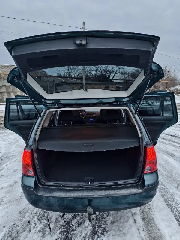 Volkswagen golf 4 2001 года 1.6 16 клапанный пробег 290 000 км. пригнана с германии в 2021 году с пробегом 180000 км. с того времени в одних руках. машина полностью обслуженная, вложений не требует. авто гаражного хранения, кузов, пороги, днище в хорошем состоянии. цена 530 000 р. все вопросы по телефону +79494274830 📞 звоните: +7(949)4274830 - фотография - 3