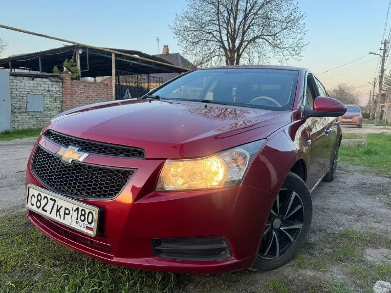 Продам chevrolet cruze 🚗 2011 год мотор 1,6 состояние отличное 👍 коррозии, рыжиков нет ходовая новая... - фотография