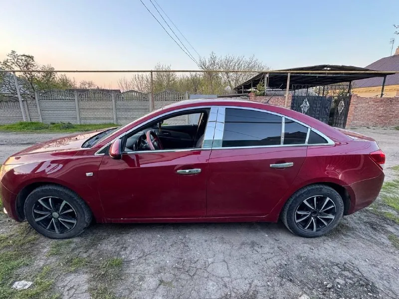 Продам chevrolet cruze 🚗 2011 год мотор 1,6 состояние отличное 👍 коррозии, рыжиков нет ходовая новая мотор масло не берёт отслово совсем, в полной комплектации электрика вся работает кондиционер заправлен я собственник. цена 720 тыщ💵 торг возможен тел+79498234300 - фотография - 3