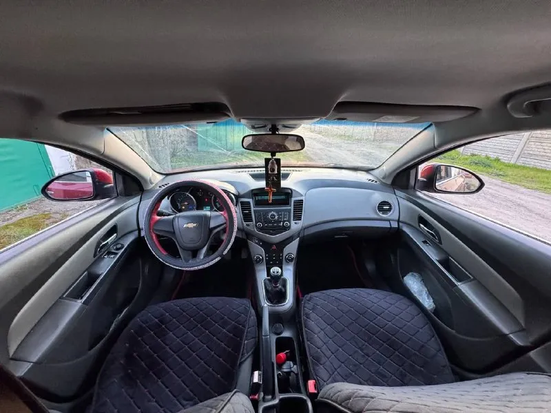 Продам chevrolet cruze 🚗 2011 год мотор 1,6 состояние отличное 👍 коррозии, рыжиков нет ходовая новая мотор масло не берёт отслово совсем, в полной комплектации электрика вся работает кондиционер заправлен я собственник. цена 720 тыщ💵 торг возможен тел+79498234300 - фотография - 8