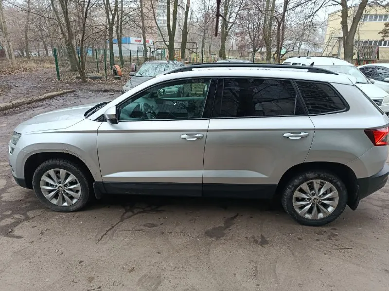 Продам skoda karoq 2020г акпп 1,4т пробег 106500 автомобиль в отличном состоянии комплектация климат, подогрев лобового, карплей, круиз и тд резина зима лето все подробности по телефону донецк +79494928738 - фотография - 2