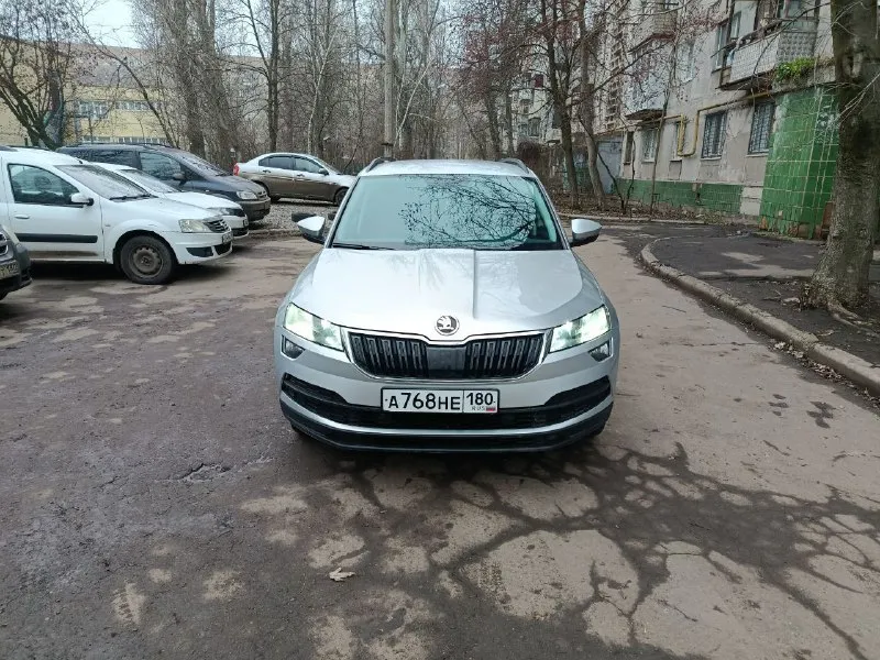 Продам skoda karoq 2020г акпп 1,4т пробег 106500 автомобиль в отличном состоянии комплектация климат, подогрев лобового, карплей, круиз и тд резина зима лето все подробности по телефону донецк +79494928738 - фотография - 4