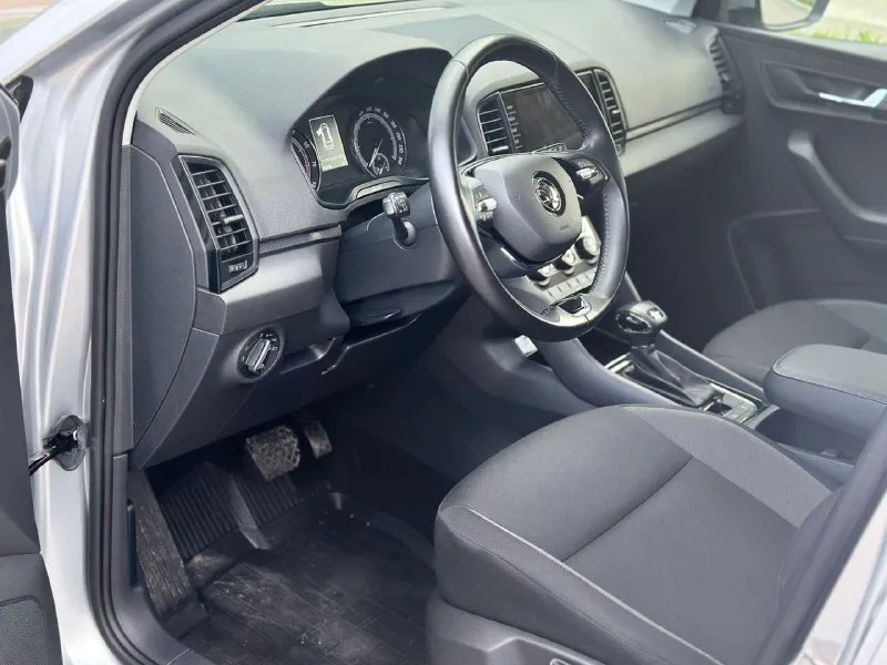 Продам skoda karoq 2020г акпп 1,4т пробег 106500 автомобиль в отличном состоянии комплектация климат, подогрев лобового, карплей, круиз и тд резина зима лето все подробности по телефону донецк +79494928738 - фотография - 8