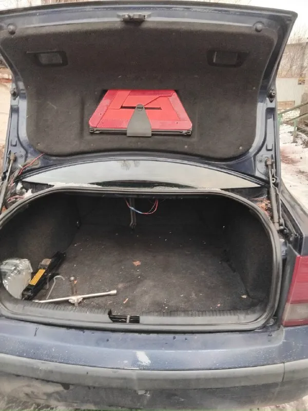 Продам пассат б5 1.9 тди акпп. коробка устала требует ремонта или замены. пробег 360000т. км. цена 1... - фотография