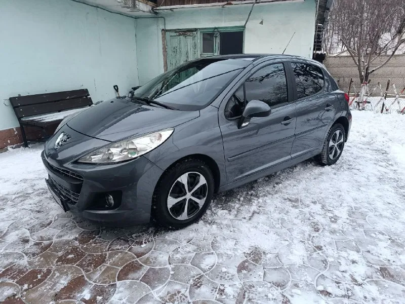 Продам peugeot 207, 2011 г. в. 97 000 км, 1.4 л. , мкпп, был куплен у тестя, он брал в салоне, своев... - фотография